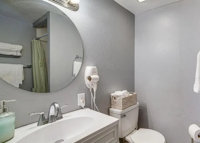 Spacious Studio With Private Entry