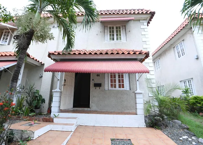 Two Bedrooms Constant Spring Road Gated Townhouse Ideal Location