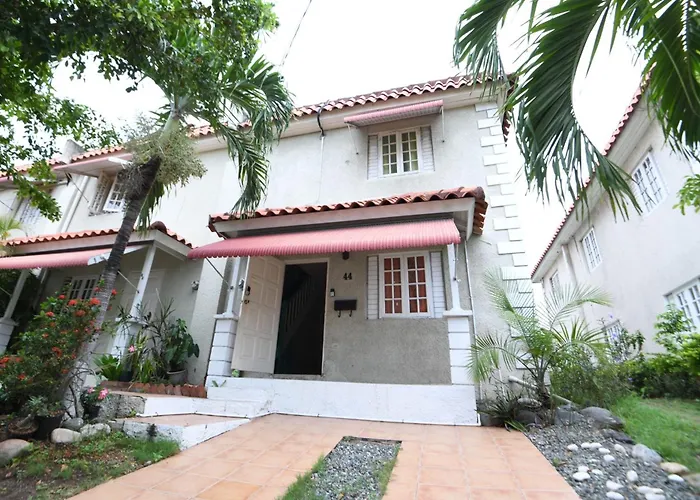 Two Bedrooms Constant Spring Road Gated Townhouse Ideal Location