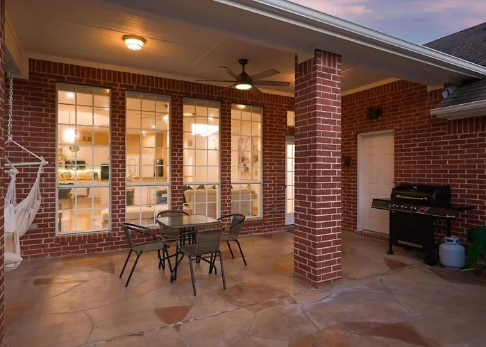 Impressive 5Br 3,5Ba Holiday Home With Pool, Game Room & Cinema Room
