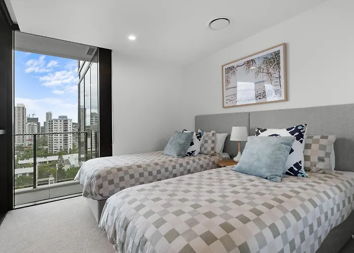 Immaculate Burleigh Apartment At Sandbar Burleigh Heads