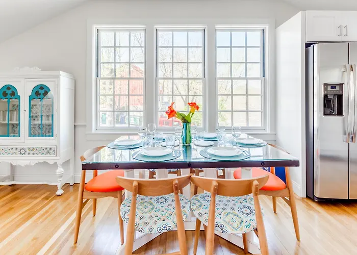 2Br Flat Above Historic Cider Mill
