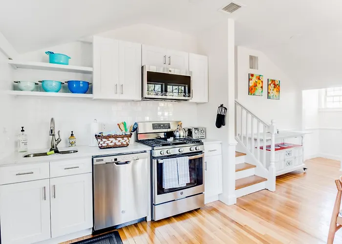 2Br Flat Above Historic Cider Mill