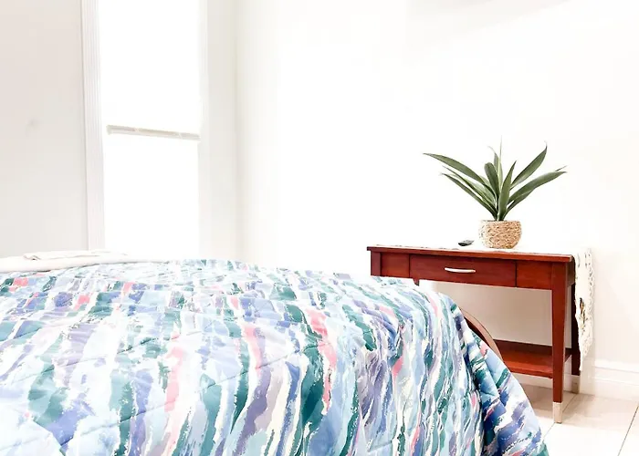 Luxurious Room In Fall River Stay