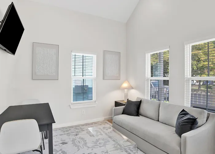 Newly Built Cottage In Downtown Mobile, Walkable!
