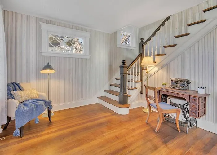 Prime West Hartford Center: Timeless Charm