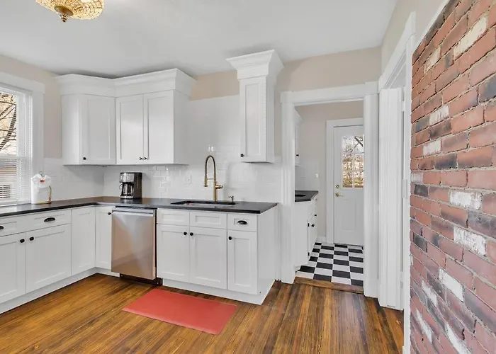 Prime West Hartford Center: Timeless Charm