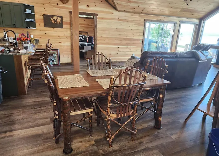 Luxurious And Very Private Lake Front Cottage