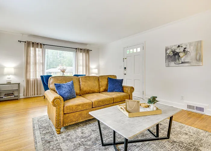 'Dogwood Cottage' W/ Fireplace: 1 Mi To University