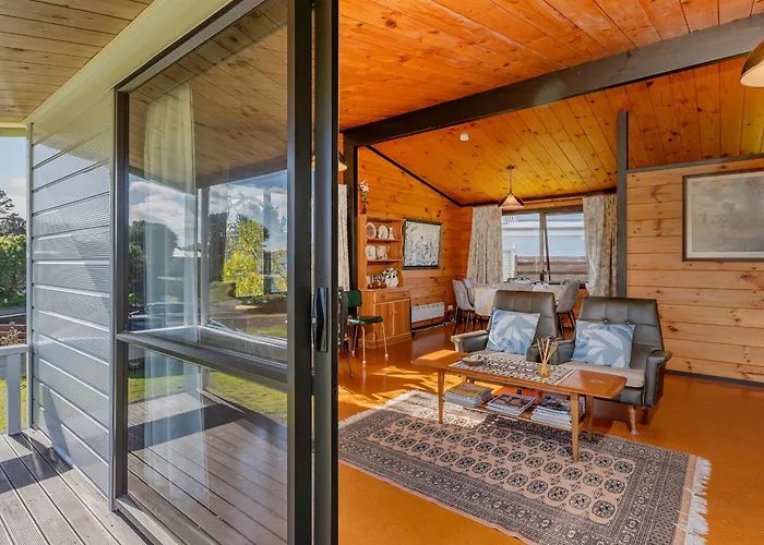 Retro Revival - Pauanui Holiday Home