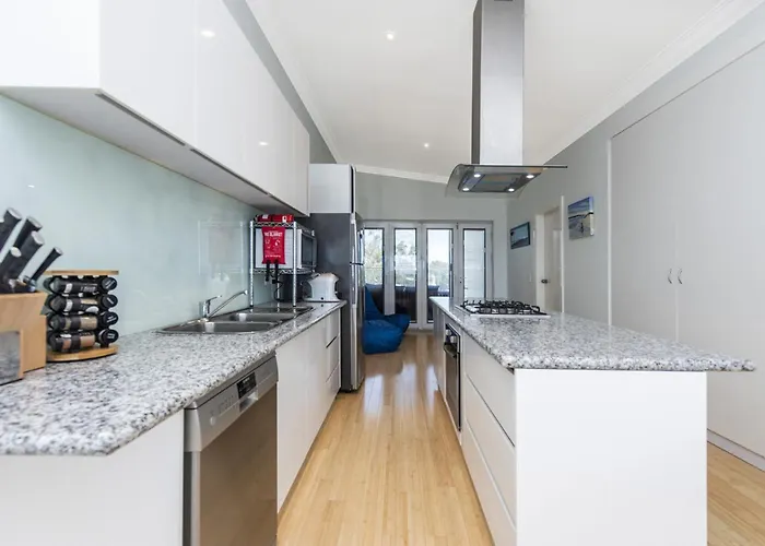 Ocean Sunset - Luxury Apartment With Ocean Views