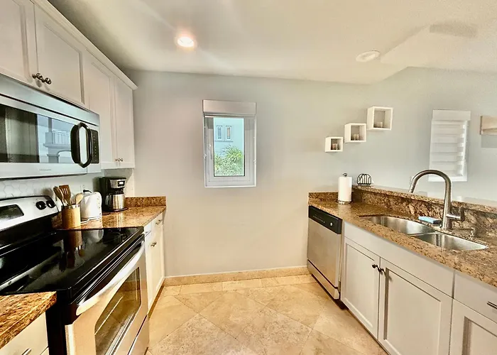 Extra Spacious Oceanview Condo 5 Min From Pristine Beach