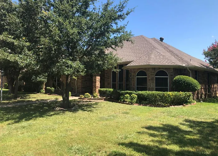 Luxury Pool Retreat Near Downtown Dallas