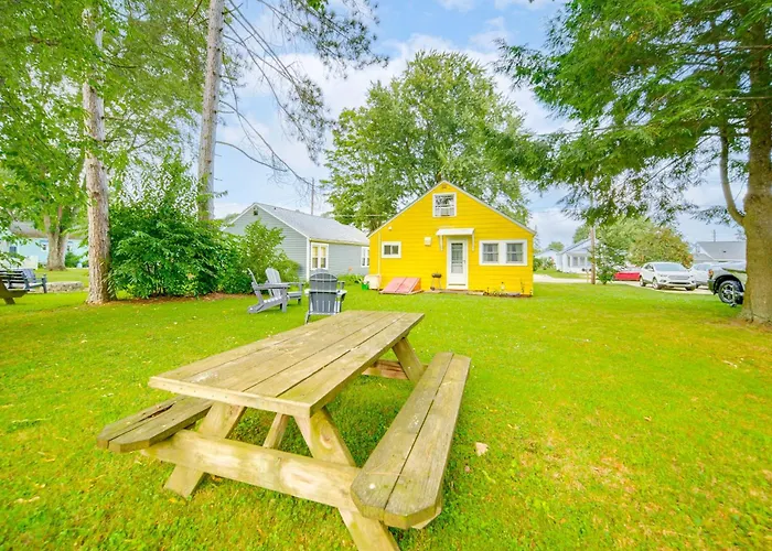 Steps To Lake + Public Boat Ramp: Edinboro Cottage