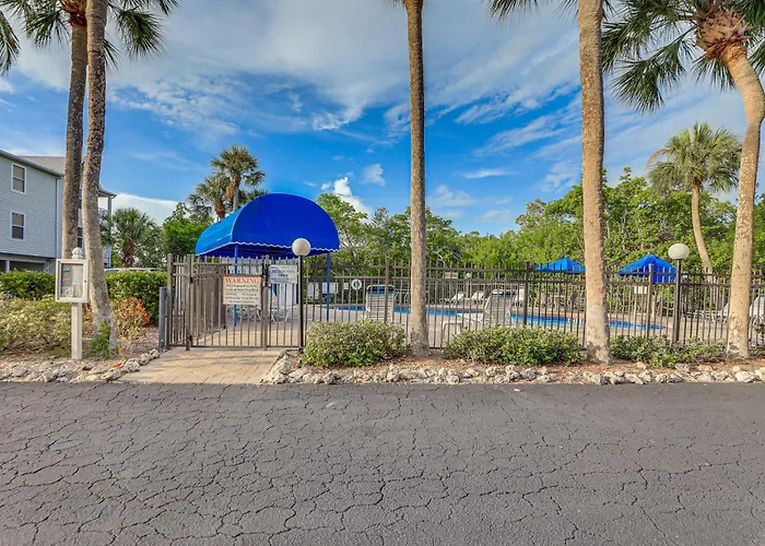 Holmes Beach Condo Near Anna Maria: Pool Access!