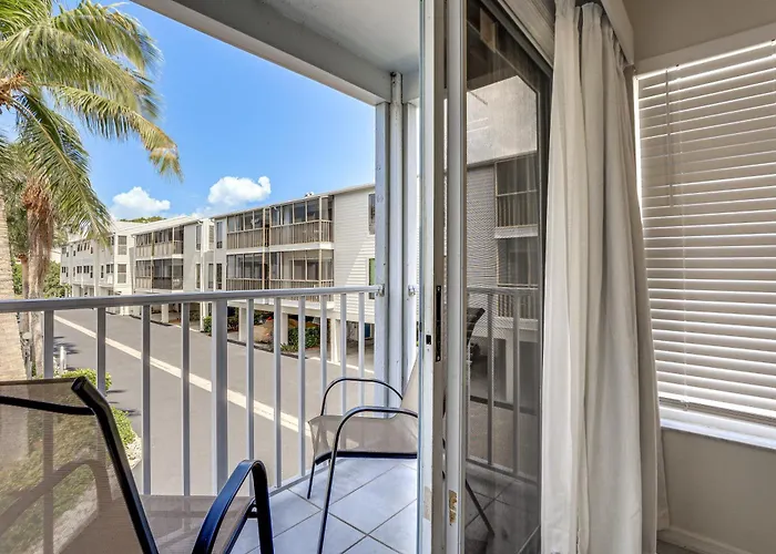 Holmes Beach Condo Near Anna Maria: Pool Access!