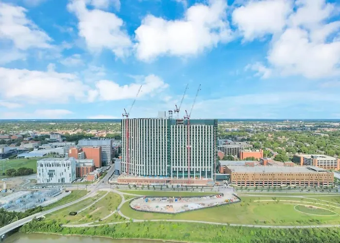 The Urban Oasis - 2 Bedroom - Great Location