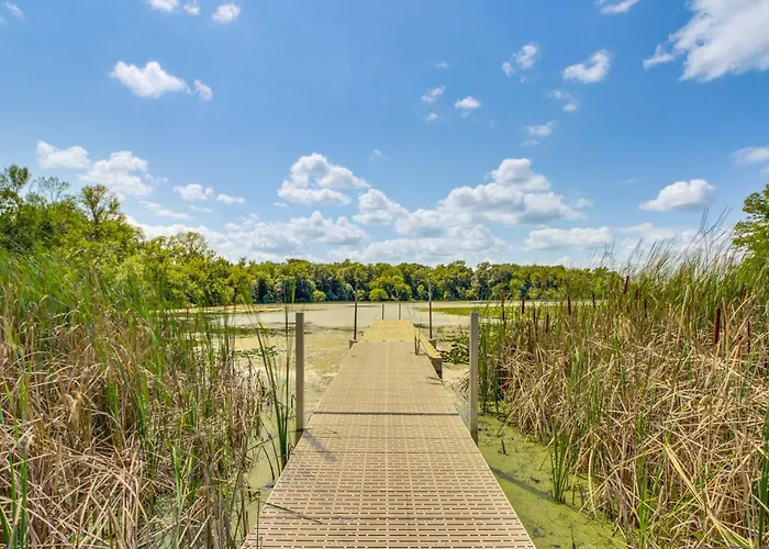 Private Lakefront Cabin W/ Hot Tub, Deck & Views