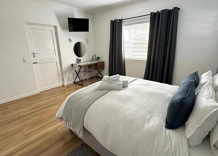 Plett57 - Self Catering - Room No1