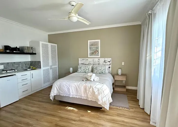 Plett57 - Self Catering - Room No2