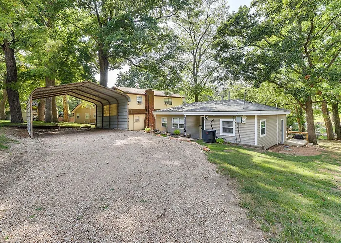 Deck + Dock Access: Lakefront Grove Cabin!