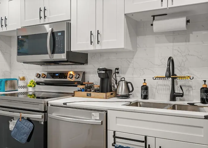 Meriweather - Calgary Breathtaking 1-Bedroom Apartment