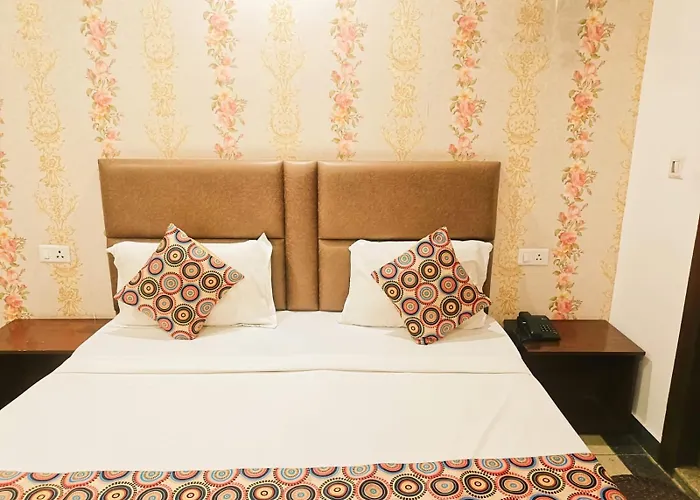 Prime Plaza Ambs Hotel Near Igi Airport