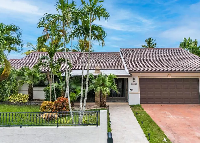 Tropical Oasis With Heated Pool And Bbq