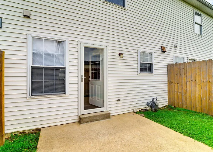 Inviting Bowling Green Escape W/ Smart Tvs!