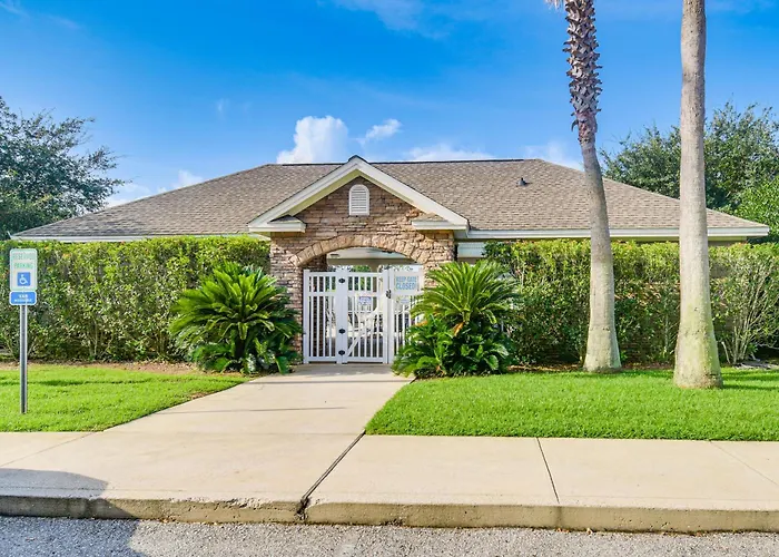 Snowbirds Welcome: Foley Condo W/ Pool Access