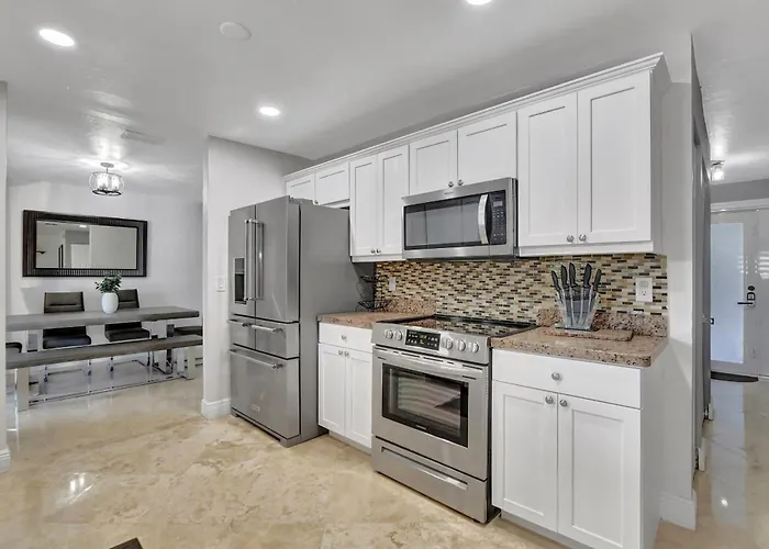 Boca Beauty - Stylish Home With Pool Home