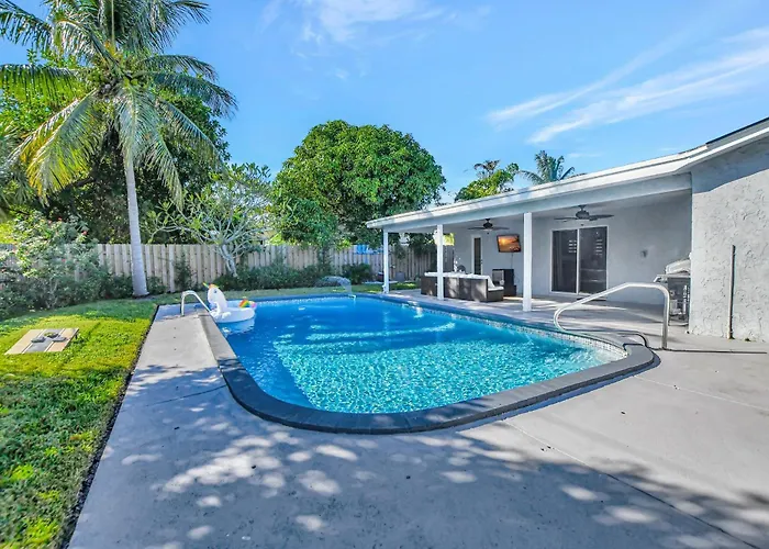Boca Beauty - Stylish Home With Pool Home