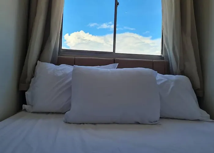 Kitnet 306 centro, com linda vista janela, tv smart