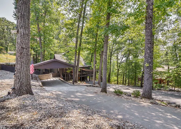 3 Mi To Table Rock Lake: Cabin W/ Fire Pit!
