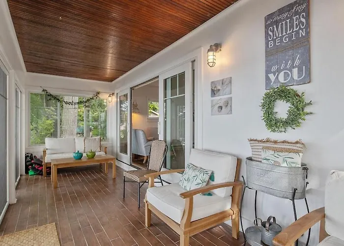 Beautiful Waterfront House In Owasco Lake