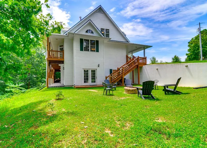 Lake Cumberland Retreat W/ Deck & Views!