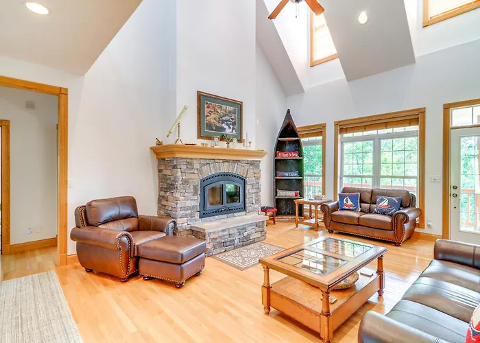 Lake Cumberland Retreat W/ Deck & Views!