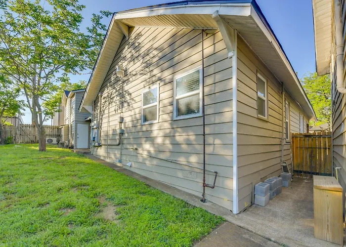 3 Mi To Baylor U: Home W/ Shared Yard