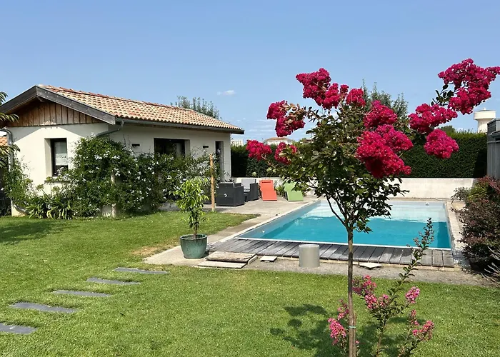 Studio Vue Piscine Au Calme Pres Des Vignes
