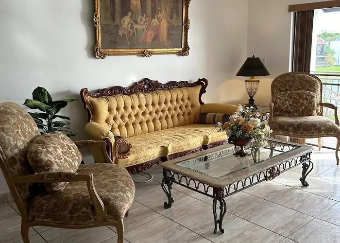 Beautiful Apartment With Very Elegant Colonial Decoration