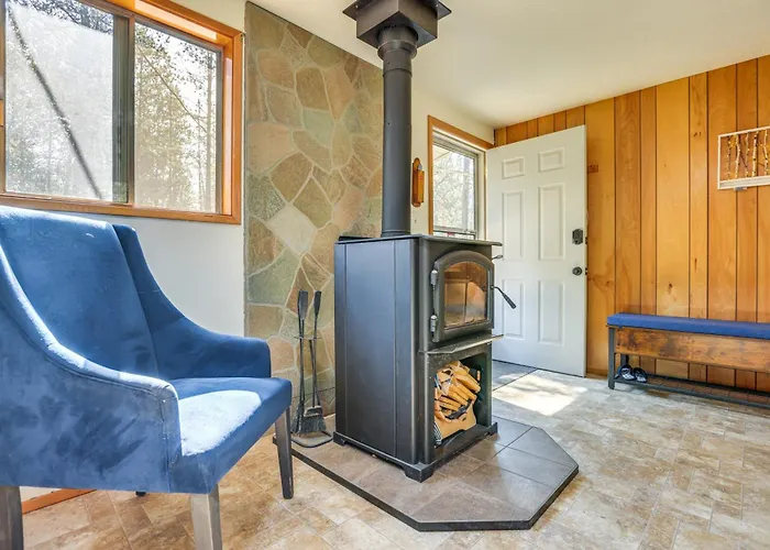 1 Mi To State Park: Peaceful La Pine Cabin W/ Deck