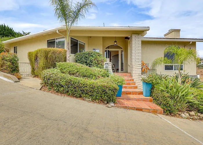 San Marcos Getaway W/ Deck & Lake Views!