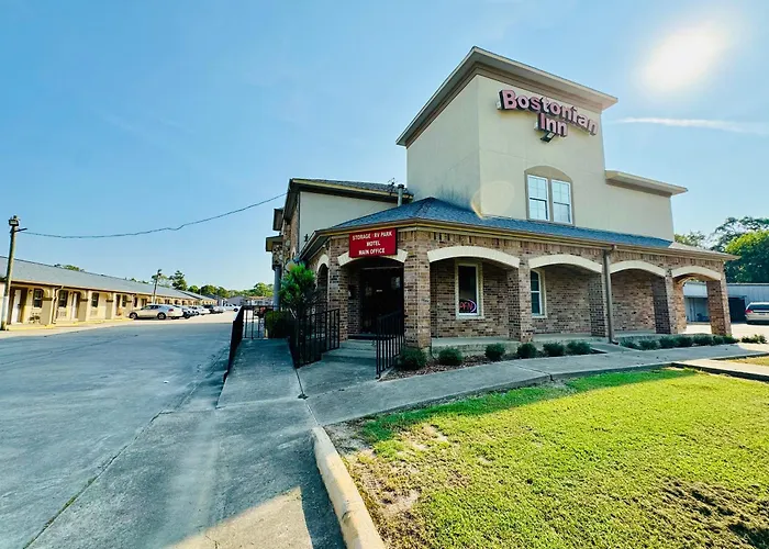 Bostonian Inn & Suites