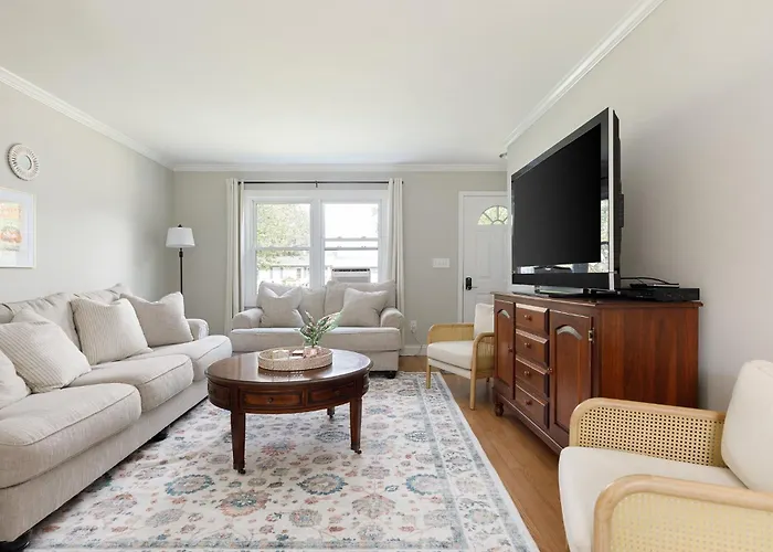 The Cherry House | Fenced-In Yard | Pet Friendly