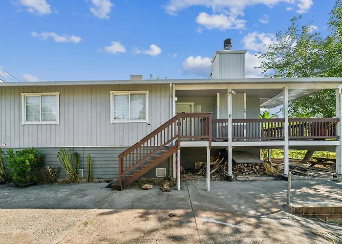 Lakefront Home - Private Boat Ramp, Clear Lake