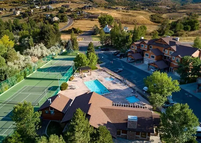 Lakeside Escape With Hot Tub