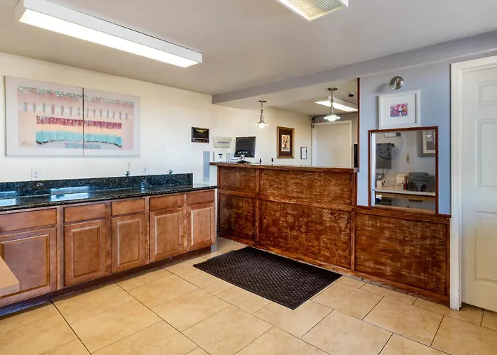 Pueblo Inn