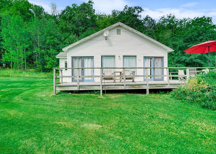 Hawley Home W/ Deck: 4 Mi To Berkshire East Resort