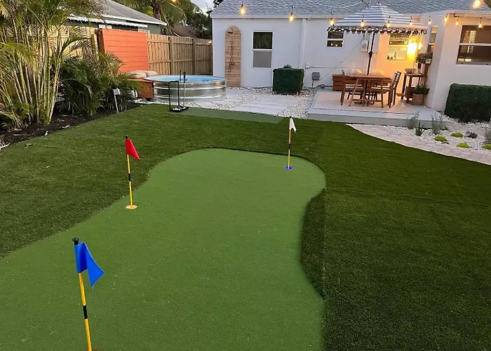 Tank Pool, Putting Green & 1 Mile To The Beach!