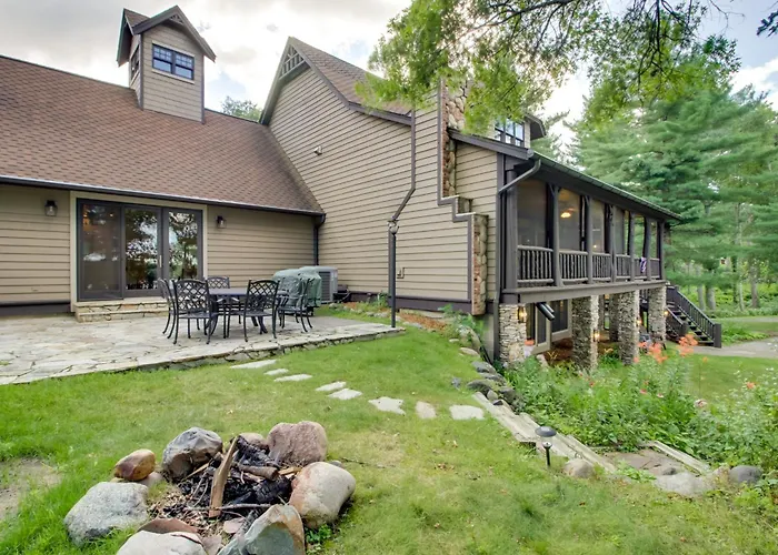 Sprawling Minnesota Home W/ On-Site Lake Access